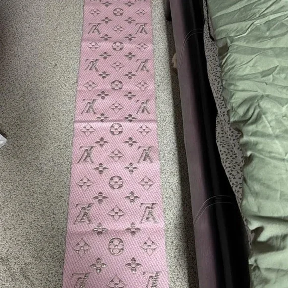Louis Vuitton Light Pink Scarf with Iconic Patterns - Picture 4 of 6